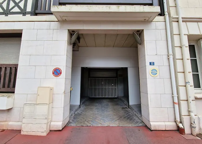 Deauville, Proche Avec Parking Prive