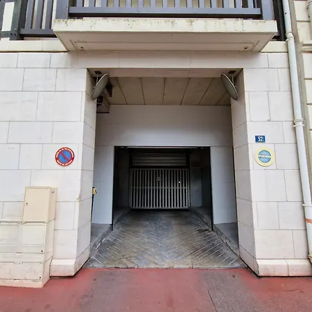 Deauville, Proche Avec Parking Prive