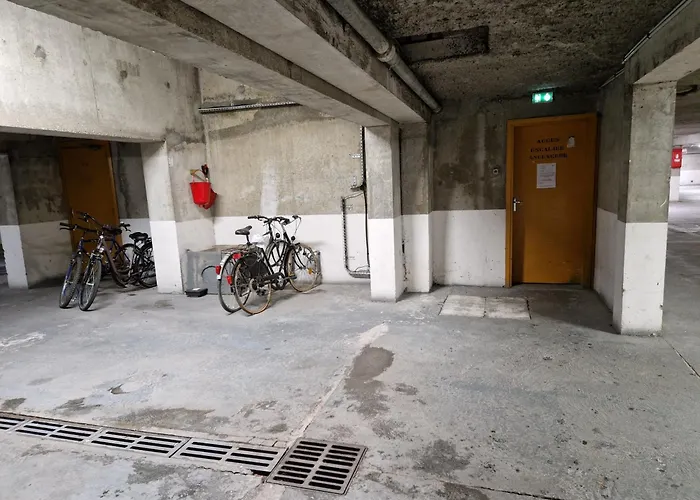 Deauville, Proche Avec Parking Prive