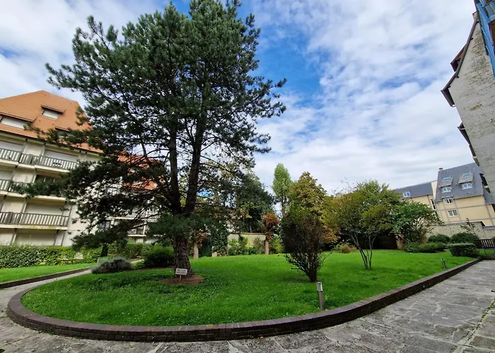 Deauville, Proche Avec Parking Prive Deauville